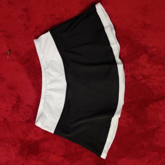 Callaway Dresses & Skirts - Callaway Golf Tennis Running Walking Skirt Black White Size Medium